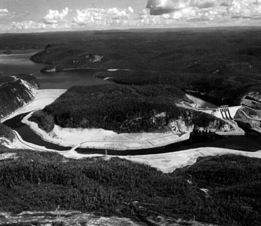 Первая гидроэлектростанция в Монреале, построенная на канале Lachine
