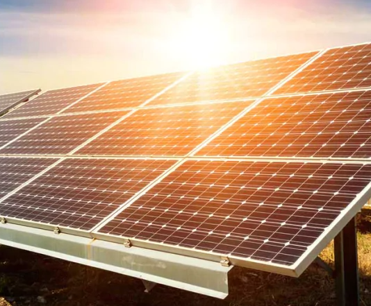 Production de panneaux solaires à Montréal: écologie, économie, commodité