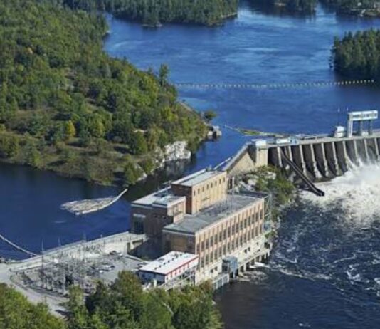 Le soleil. L’eau. Le vent. L’énergie de Montréal entre ces trois éléments